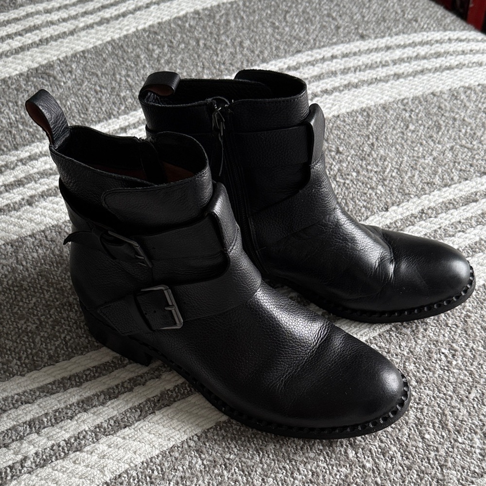 KENNETH COLE GENTLE SOULS // LEATHER CHELSEA BOOT